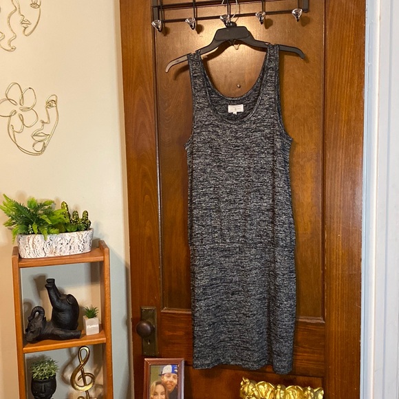 Amazing sleeveless gray knit dress with elastic waist 😍😍😍 - Picture 1 of 9